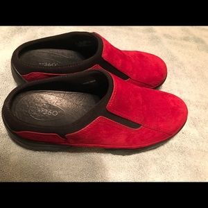 Hush Puppies (HP 360) red slip-on shoes